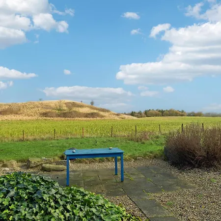 Pet Friendly In With Wifi Holiday home Humble